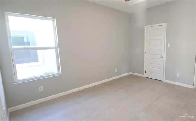 Building Photo - 6 N Abbey Ave