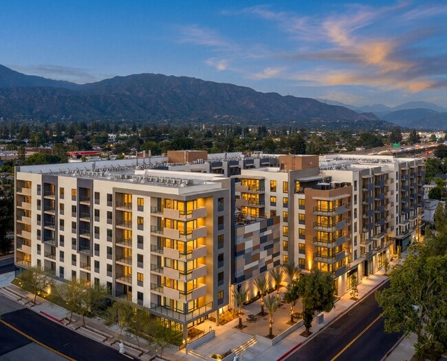 Building Photo - The Monroe