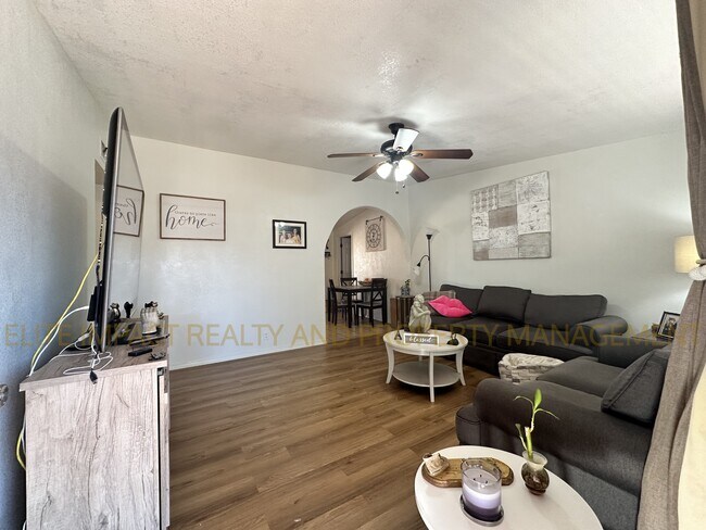 Building Photo - 4650 E Calle Aurora