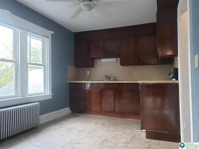 Foto del edificio - 915 S Front St