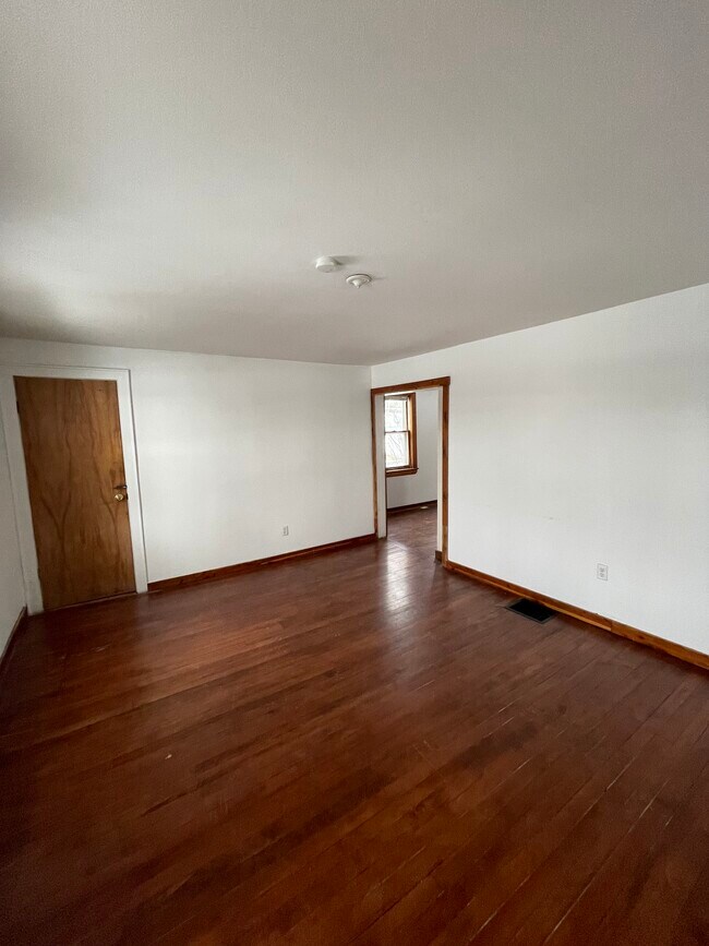 Living Room - 119 N Wilbur Ave