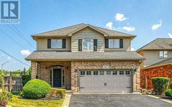 Building Photo - 47 Southwood Cres