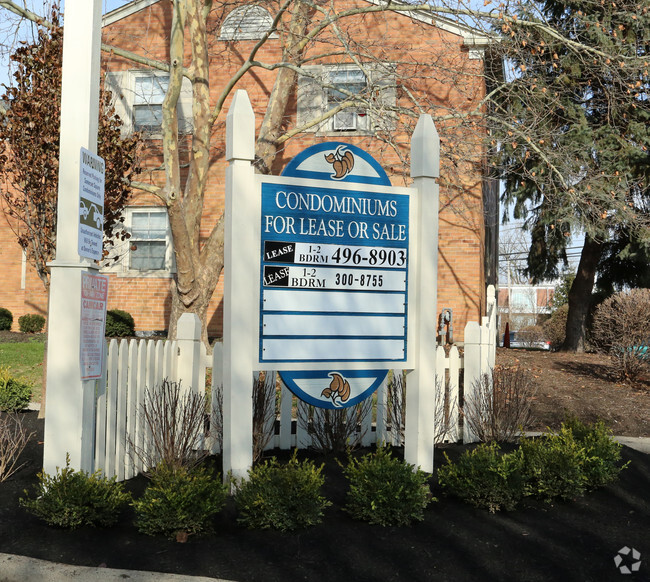 Building Photo - Somerset Square Condominiums