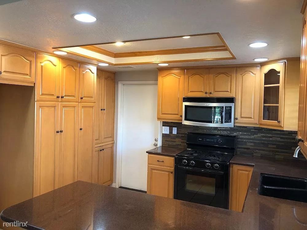 Primary Photo - 4 br, 2 bath House - 5429 Golden Ave