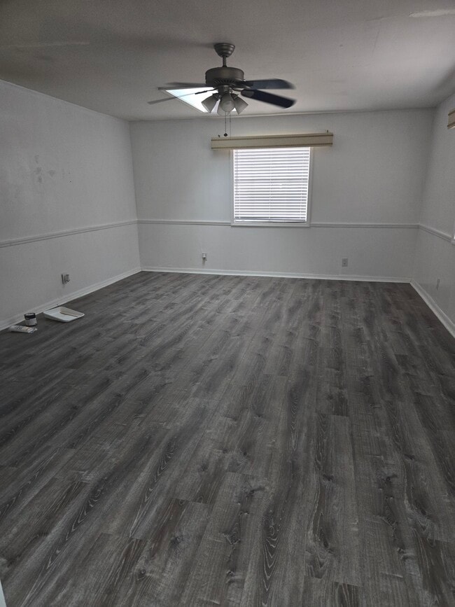 Foto del edificio - 19106 Sunlake Blvd