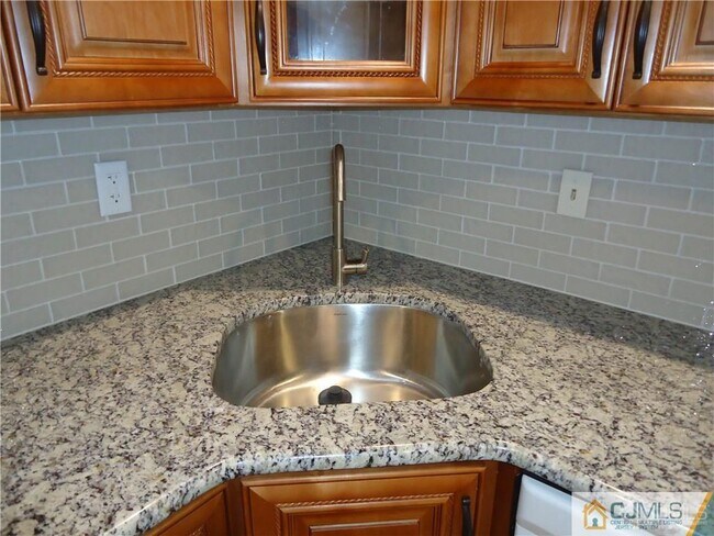 Building Photo - 80 Goodwin Dr