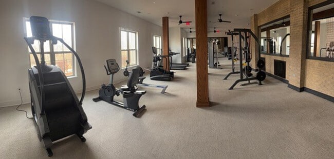 Building Photo - 853 Saddle Ridge Rd