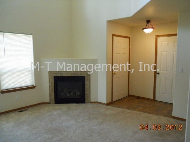 Building Photo - 1425 S Bluff Dr