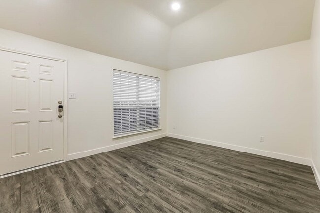 Foto del edificio - 16102 Majestic Glen Ln