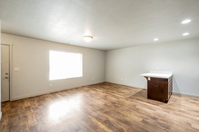 Building Photo - Beautiful 2 Story Townhome with Awesome Amenities + 2 car garage