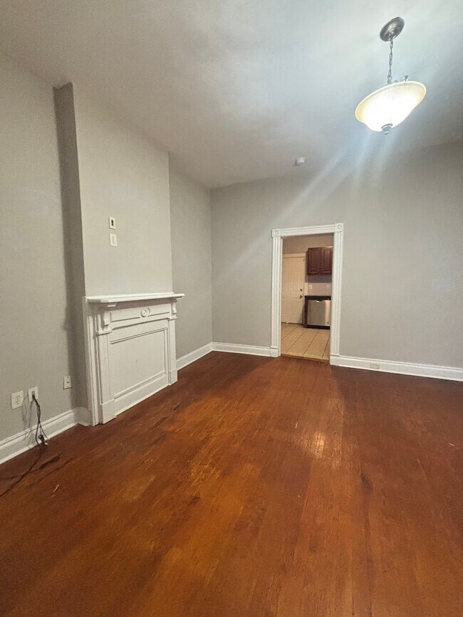 Foto del edificio - Well Kept 3 Bedroom 1.5 Bathroom Duplex Located in Historic Port Norfolk