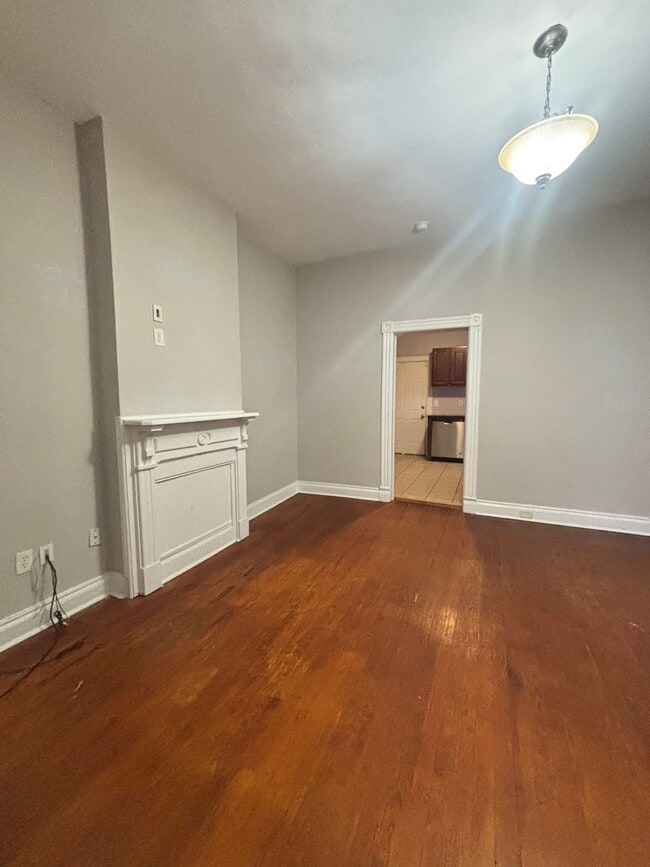 Building Photo - Well Kept 3 Bedroom 1.5 Bathroom Duplex Located in Historic Port Norfolk