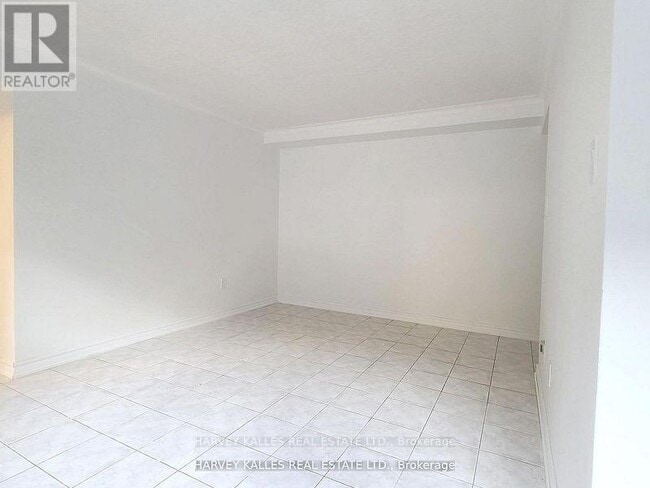 Building Photo - 4 Greenbrook Dr