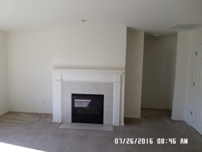 Foto del edificio - 3 Bedroom, 2 Bathroom Home with a 2 Car Ga...