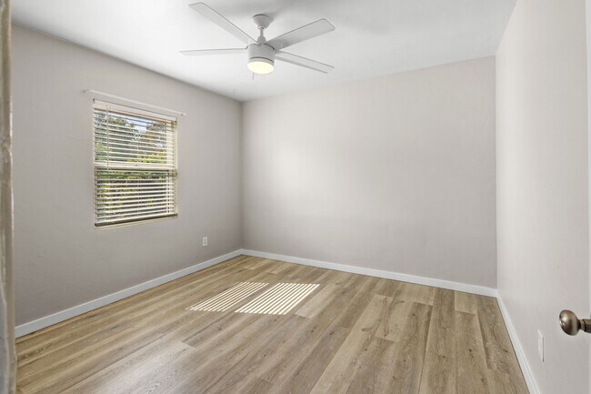 Foto del edificio - 6430 Montezuma Rd