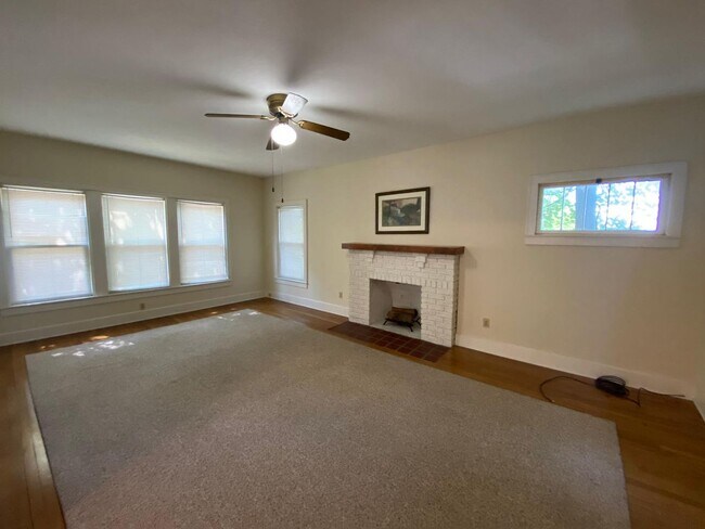 Building Photo - 1741 Middlehurst Rd