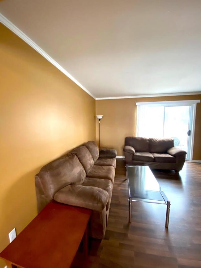 Building Photo - 3 bedroom in Kitimat BC V8C 1W4