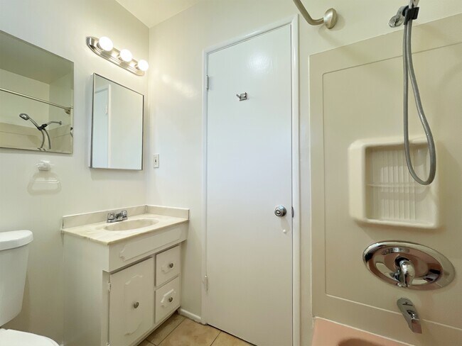 Gues bath - 8302 Pershing Dr