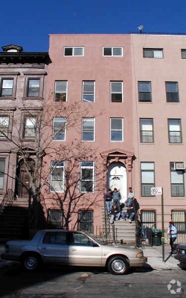 Primary Photo - 27 Brevoort Pl