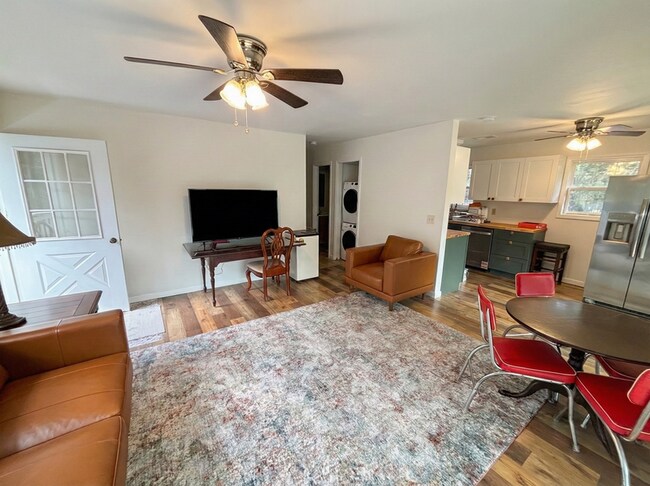 Foto del edificio - 2647 Blind Rd