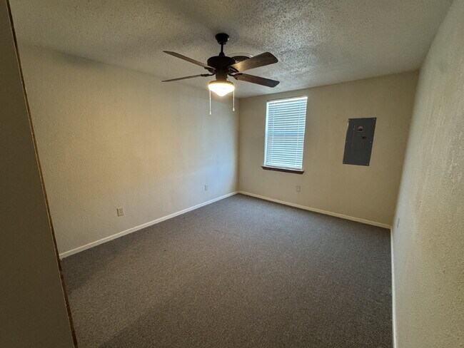 Foto del edificio - Charming 2-Bedroom Home in Lubbock with Cozy 775 Sq Ft Living Space!