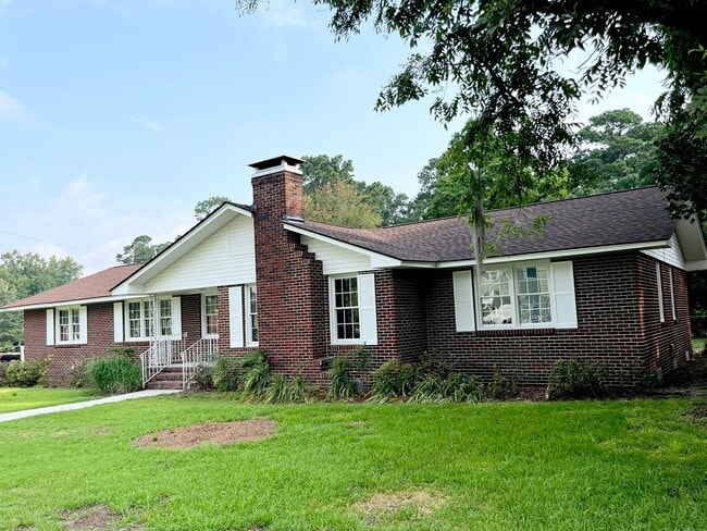 Building Photo - Charming 3 bed, 2 bath on Corner Lot in Old Pooler