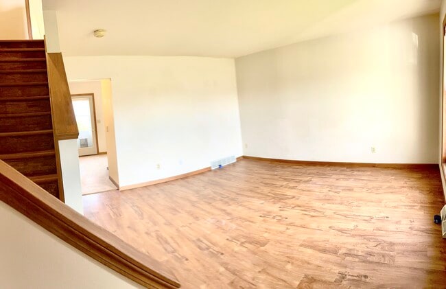 Building Photo - 205 Applewood Ln