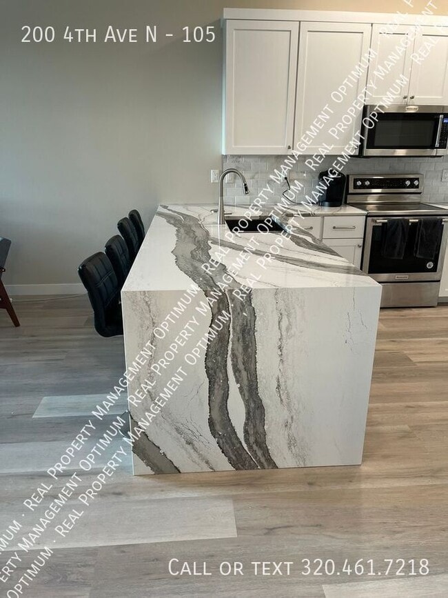 Foto del edificio - 200 4th Ave N