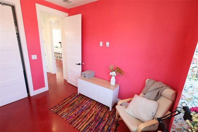 Foto del edificio - 2105 Donahue Ln