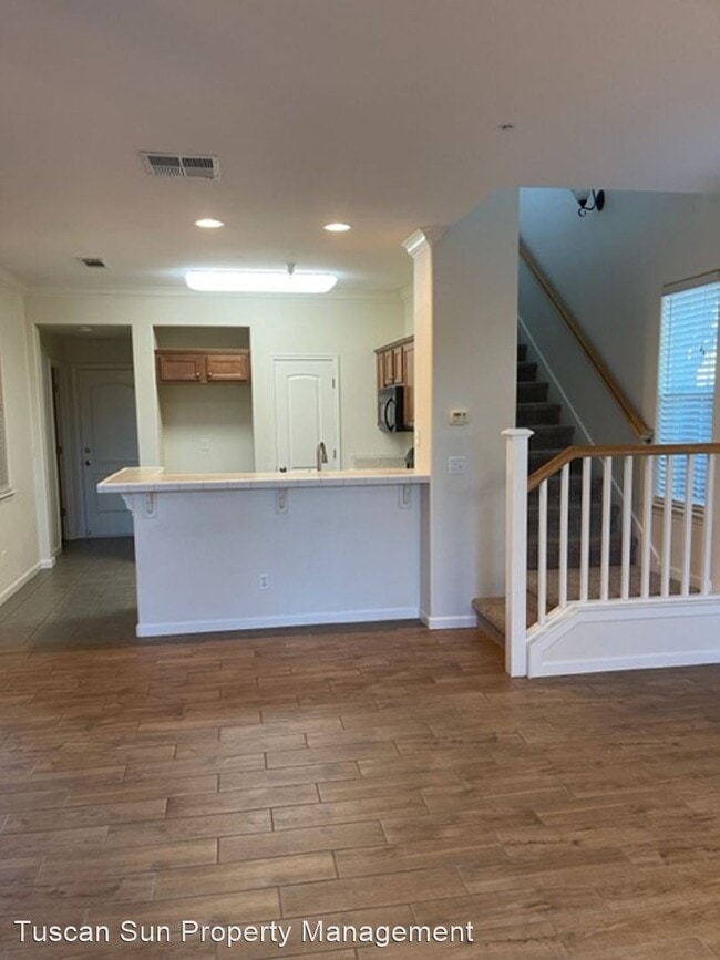 Building Photo - 4 br, 2.5 bath House - 2063 VIENNA WAY
