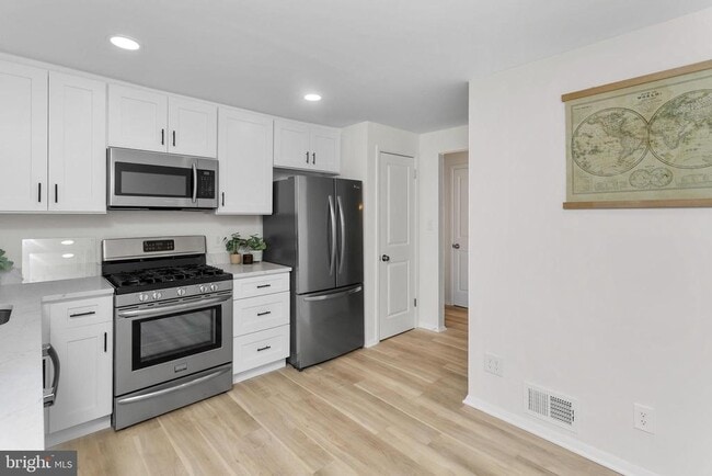 Building Photo - 295 Lander Dr