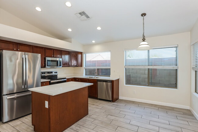 Building Photo - 4715 W Harwell Rd