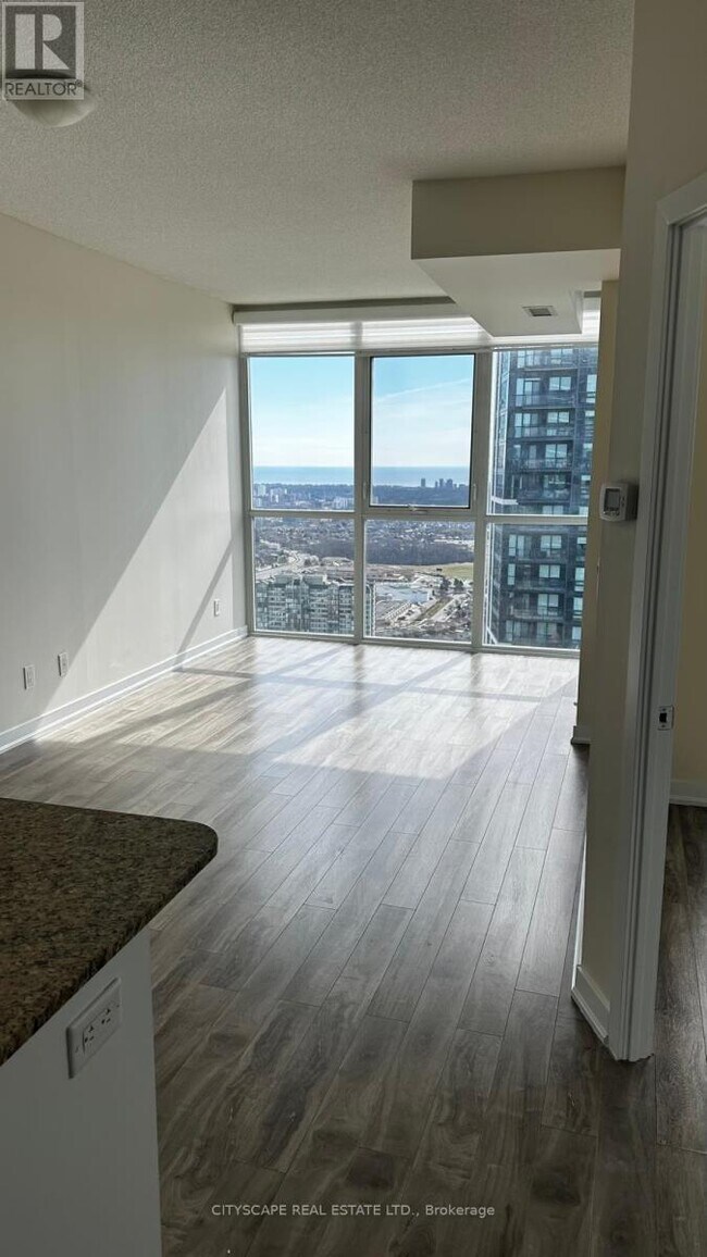 Photo du bâtiment - 4070 Confederation Pkwy