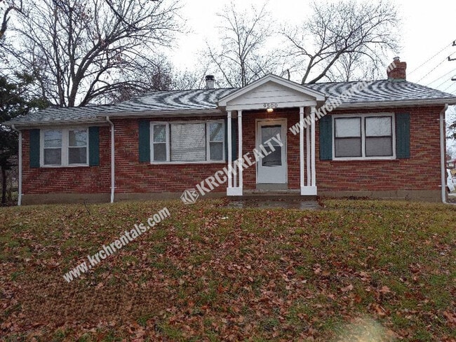Building Photo - 3-Bedroom Home Near Grocery Stores and Sho...