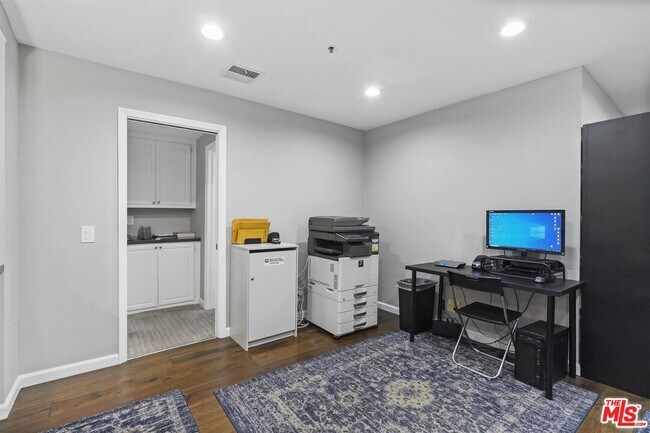 Foto del edificio - 880 W 1st St