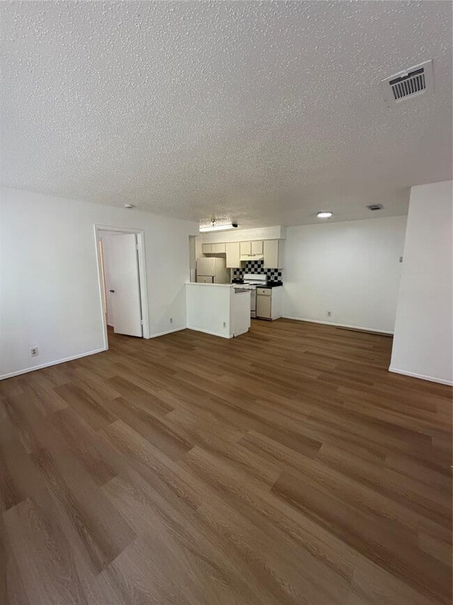 Building Photo - 704 Osage Dr