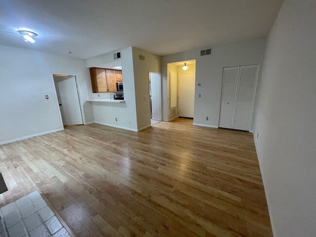 Building Photo - Cozy One Bedroom in Playa Del Rey