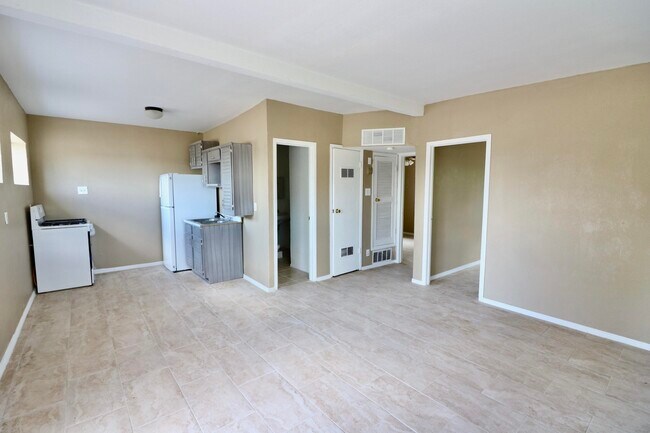 Building Photo - 408 Lesa Ln