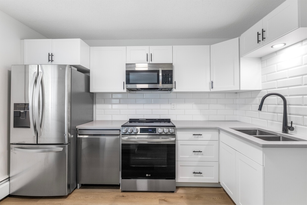 Primary Photo - 2242-2242 Scarth St