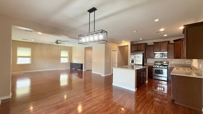 Foto del edificio - 1142 E Sourwood Dr
