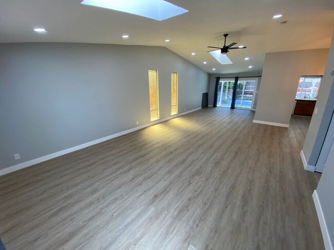 Foto del edificio - 4 Bed 2 Bath Single Family Home In Antioch...