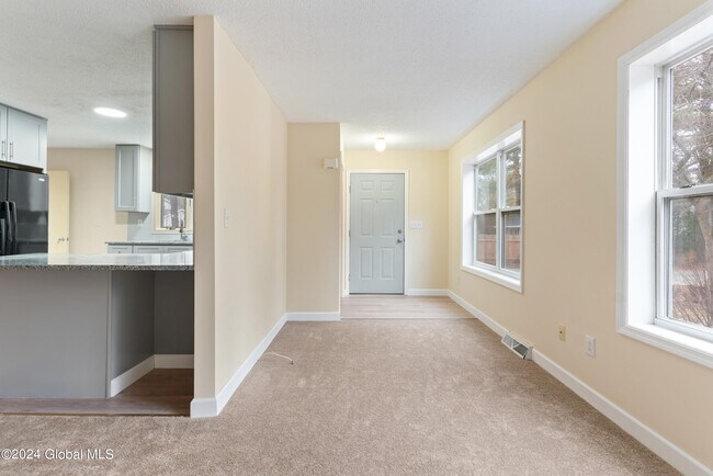 Foto del edificio - 291 Grooms Rd