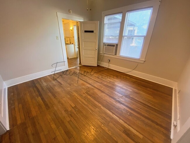 Foto del edificio - Modern Upgrades + Classic Charm – 2BR Dupl...