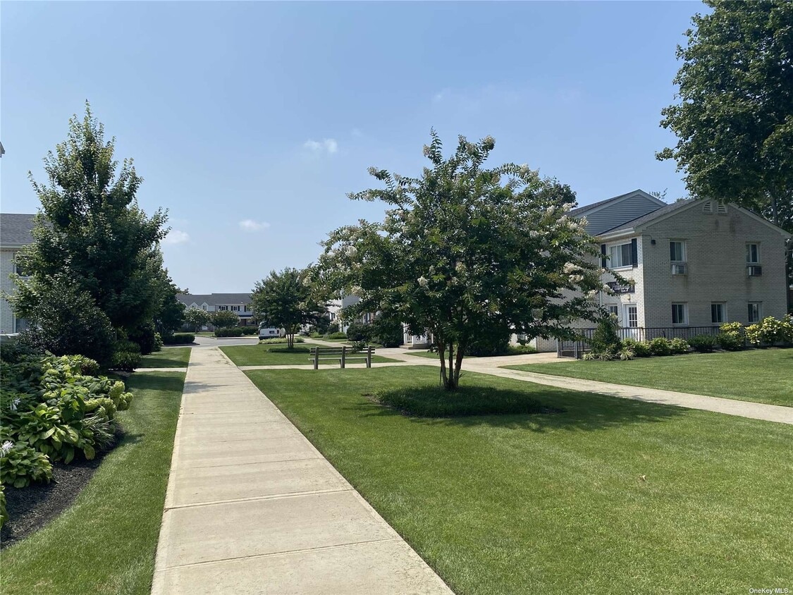 352 Dawson Ln, Jericho, NY 11753 Room for Rent in Jericho, NY