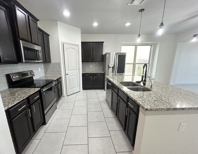 Foto del edificio - Beautiful 4BED/3BATH House for Rent! Avail...