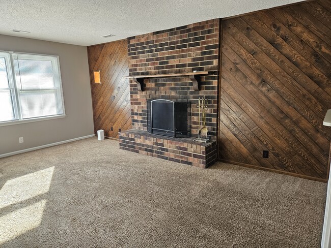 LIVING ROOM - 11819 County Road 438