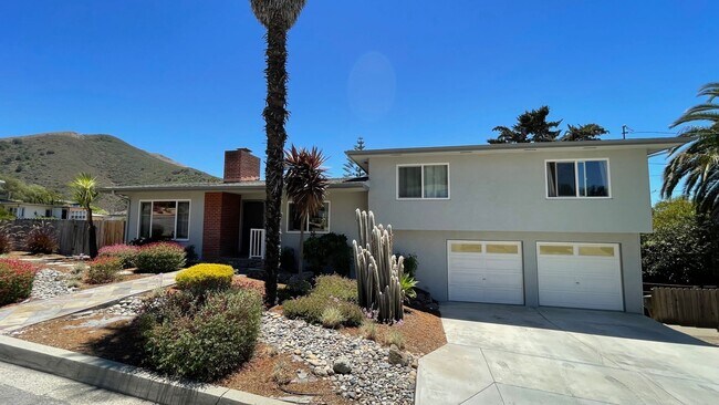 Building Photo - Updated 5 Bedroom, 3 Bathroom with Deck an...