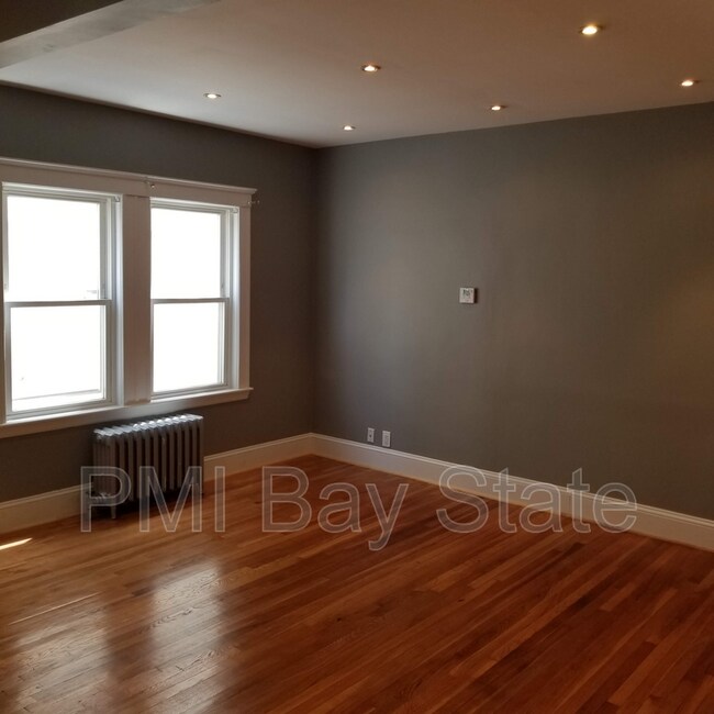 Building Photo - 650 Metropolitan Ave