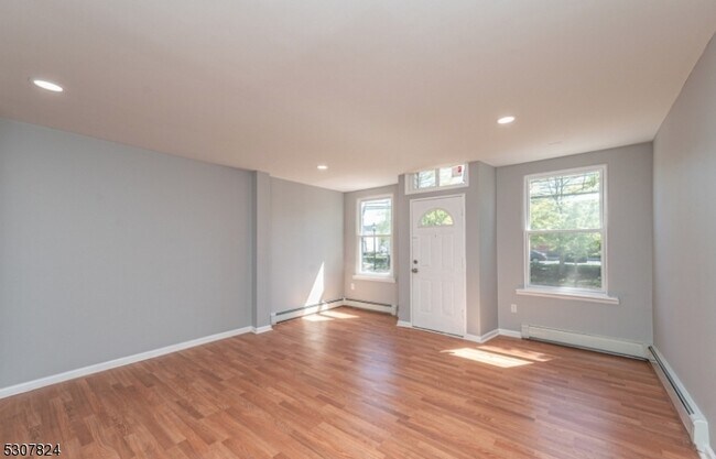 Building Photo - 1099 Ringwood Ave