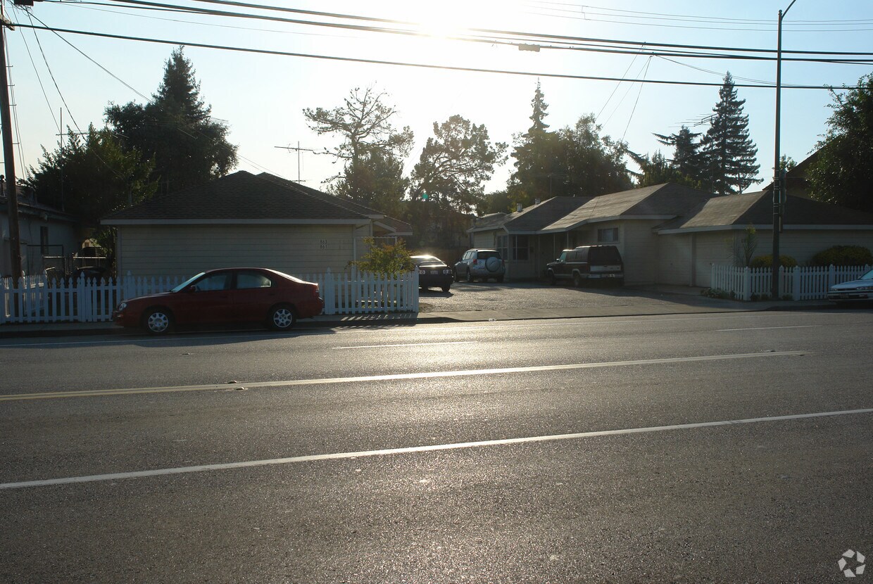 Building Photo - 865 N Rengstorff Ave